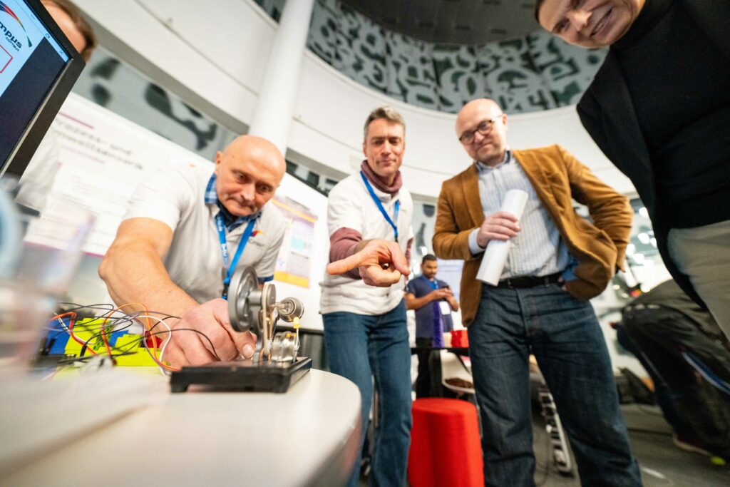NdkK-Demonstratoren werden gezeigt
