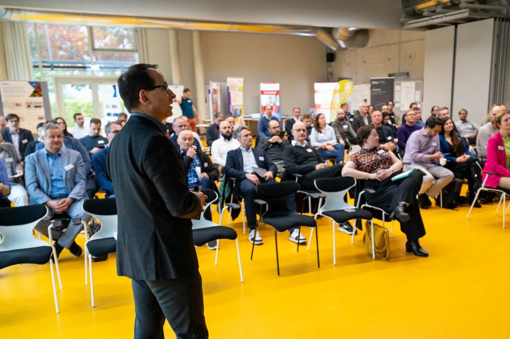 Prof. Schenk bei einer Konferenz